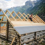 Berg&Wien Massivtre: Restaurering av gammelt naust, Nærøyfjorden, Sogn